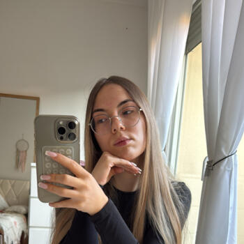 Baby-sitter Libourne: Elina