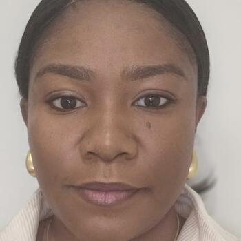 北安普顿的保母職缺: 保母職缺 Abiola