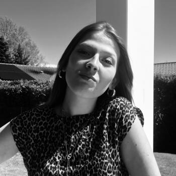 Babysitter in Mézériat: Elena