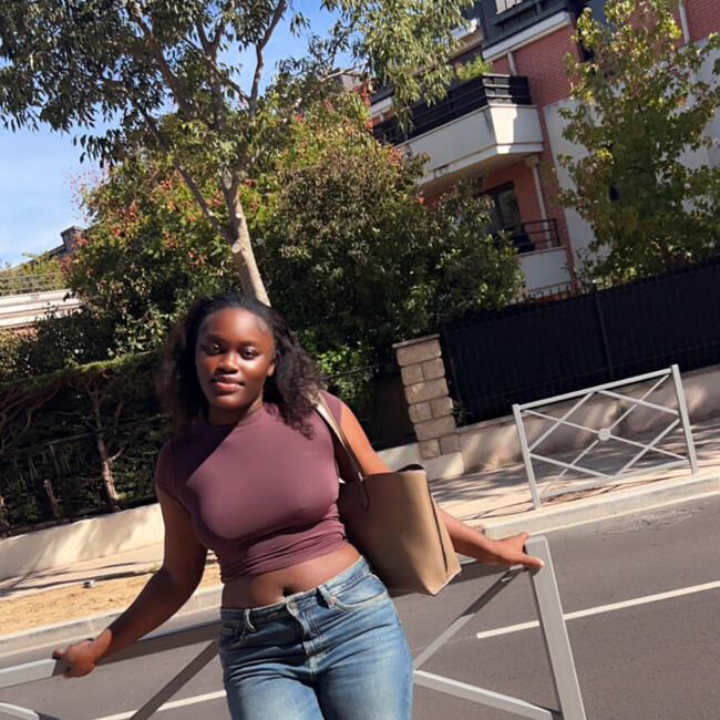 Baby-sitter à Saulx-les-Chartreux: Emy