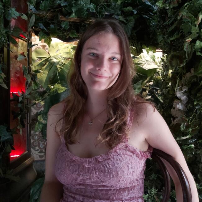 Babysitter in Saint-Nazaire: Emeline