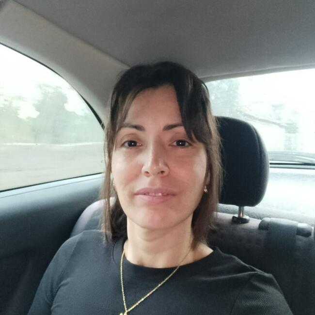 位于通德拉的临时保姆: Cristiane