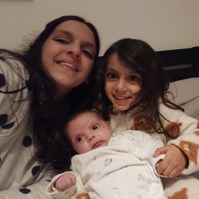 Trabalho de babysitting em Sintra: Cláudia