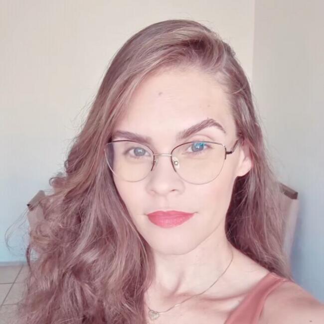 Emprego de babá em Macaé: Larissa