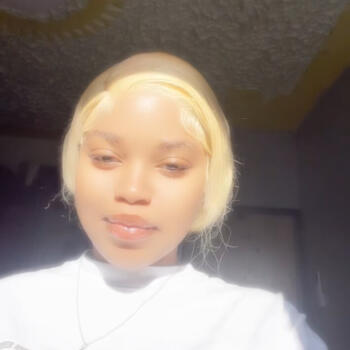 Babysitter Portmore: Mellody