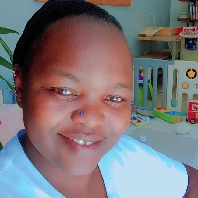 جليسة أطفال في دبي: Linda