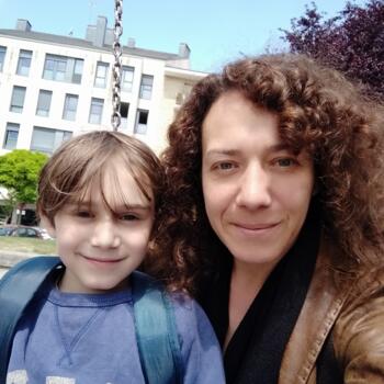 Trabajos de niñera en Vitoria: trabajo de canguro Yoana