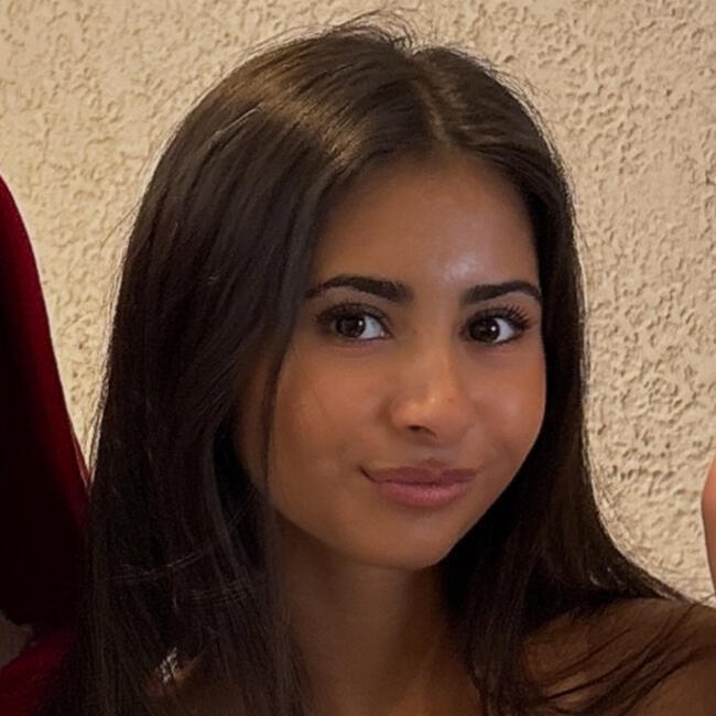 Babysitter in Glasgow: Arianna