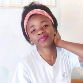 Babysitter Riyadh: Esther