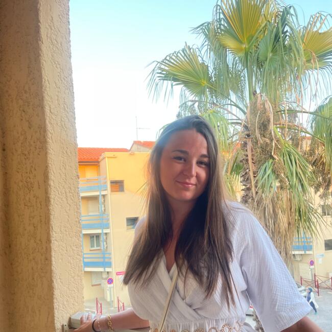 Babysitter in Blessy: Chloe