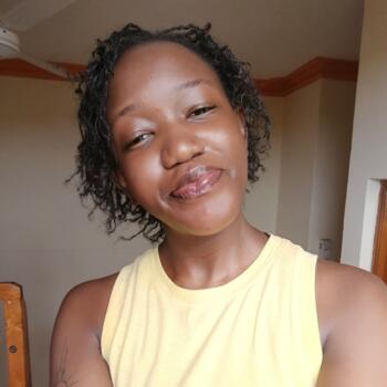 Babysitter in Rungiri: Mary