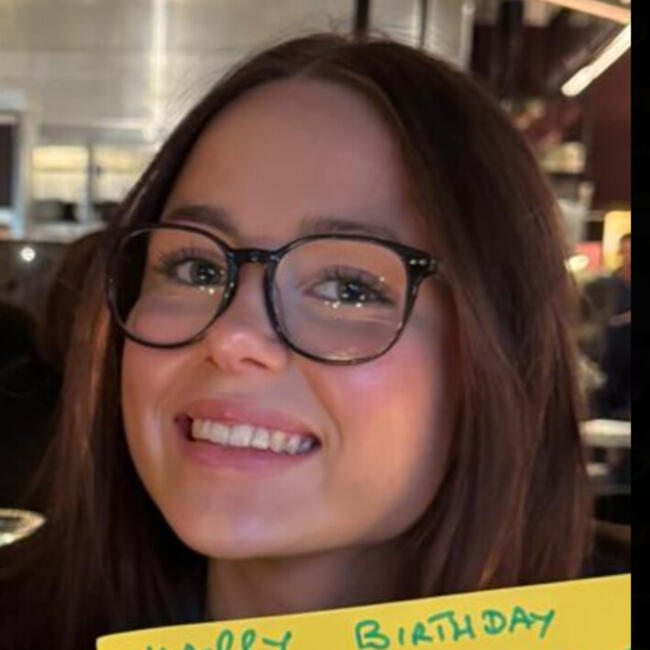 Babysitter in Ashtead: Zara