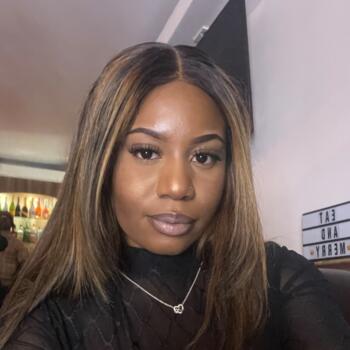 Babysitter London: Nia