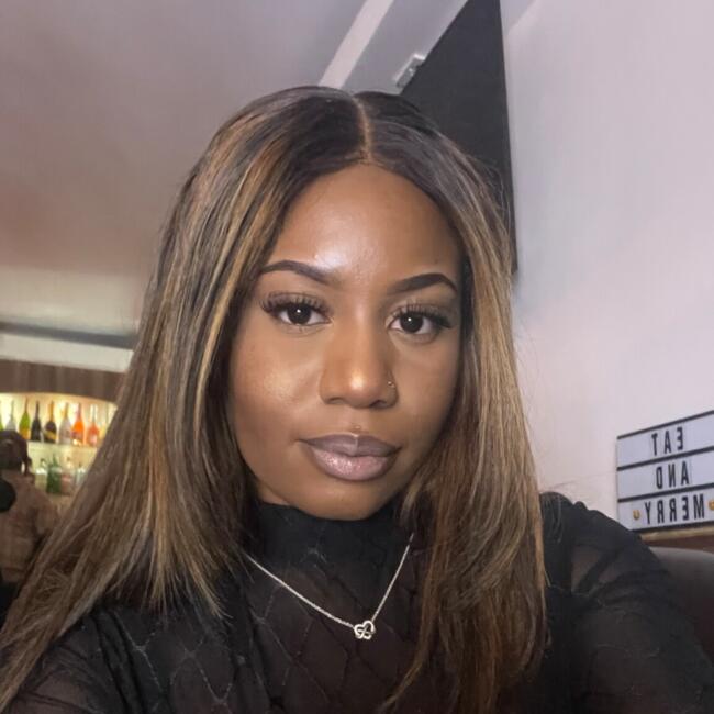 Babysitter in London: Nia