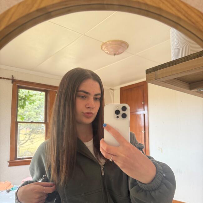 Babysitter in Moa Creek: Madison