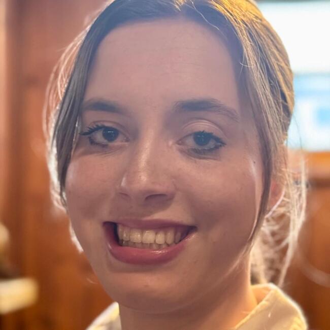 Babysitter in Ascot: Francesca