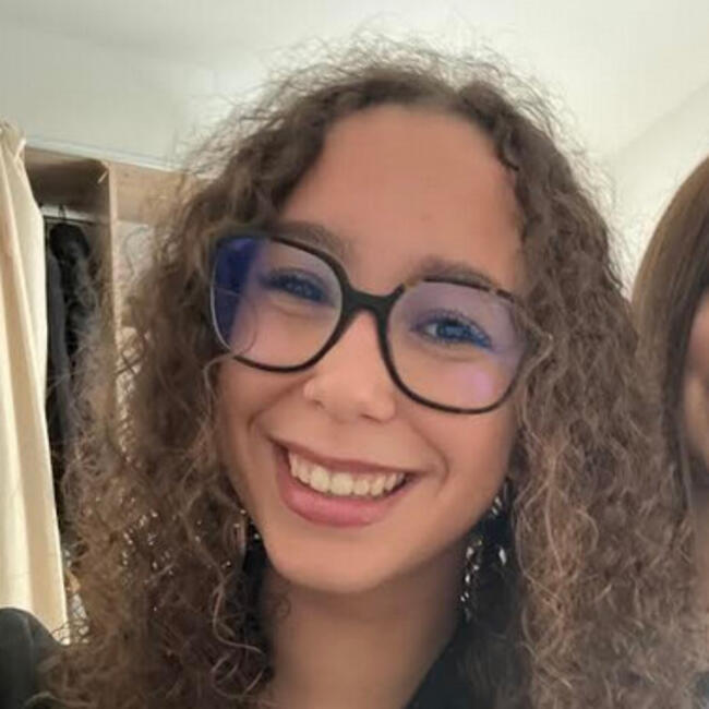 Babysitter in Reims: Athena