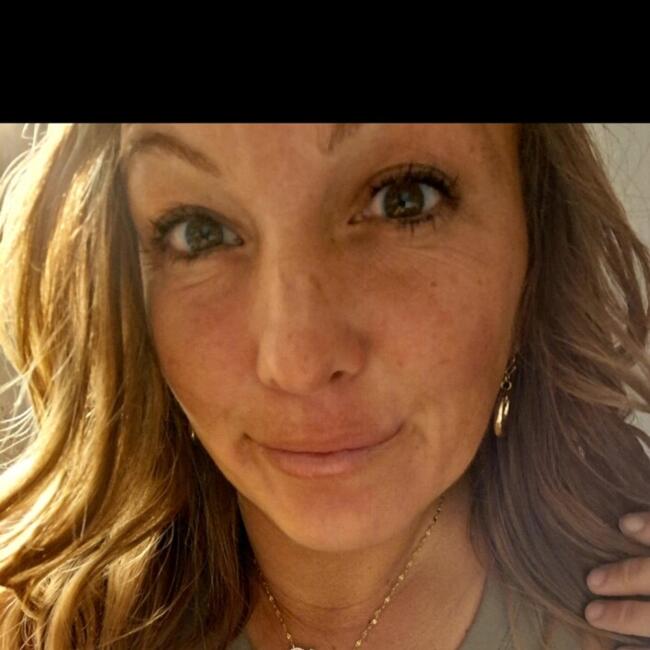 Babysitter in Hartford: Melanie