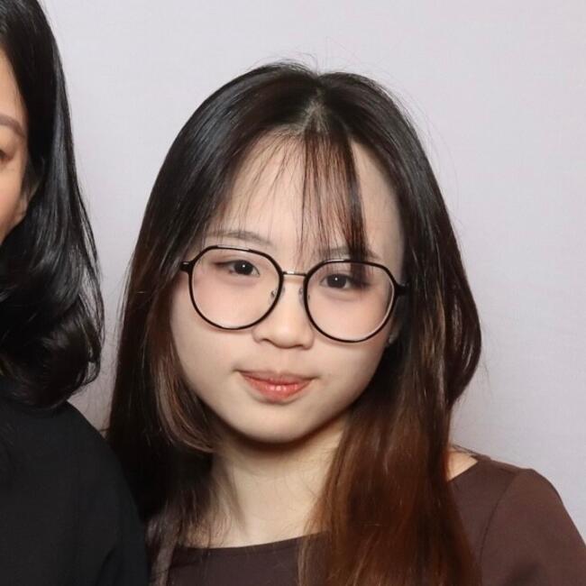 Babysitter in Singapore: Hannah