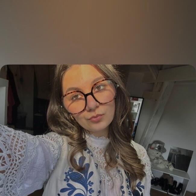 Babysitter in Villedômer: Coline