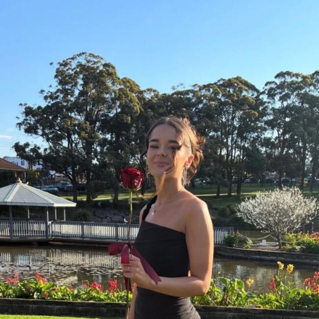 Babysitter in Wollongong: Mia