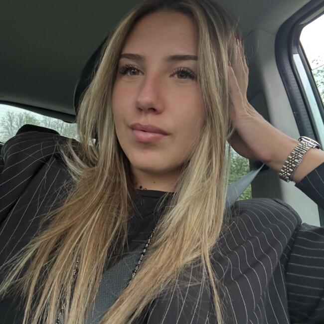 Babysitter in Parabiago: Viola