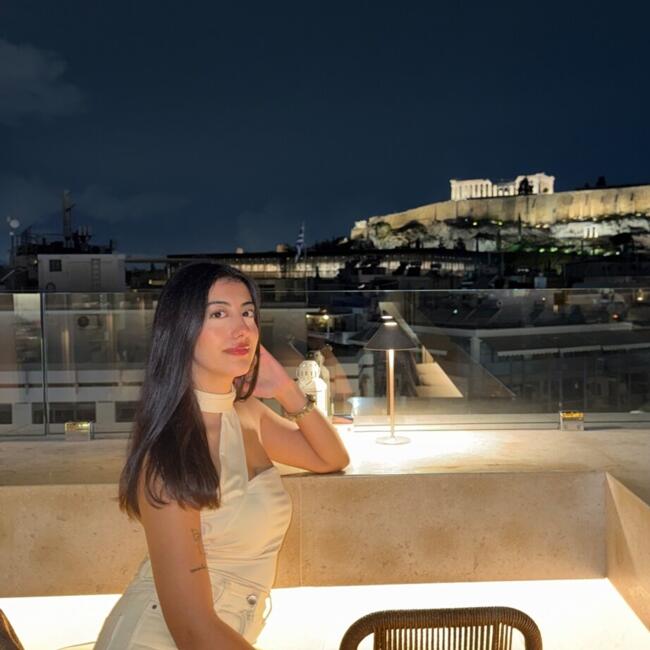 Babysitter in Greece (historical region): Bahar Bellou