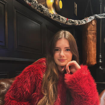 Babysitter in Saint-Aignan (Nouvelle-Aquitaine): Nina