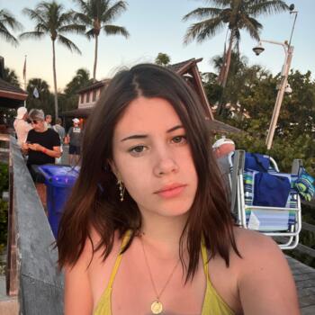 جليسة أطفال دبي: Aliénor