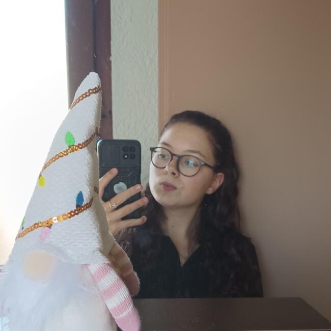 Babysitter in Sainte-Croix-en-Plaine: Laura