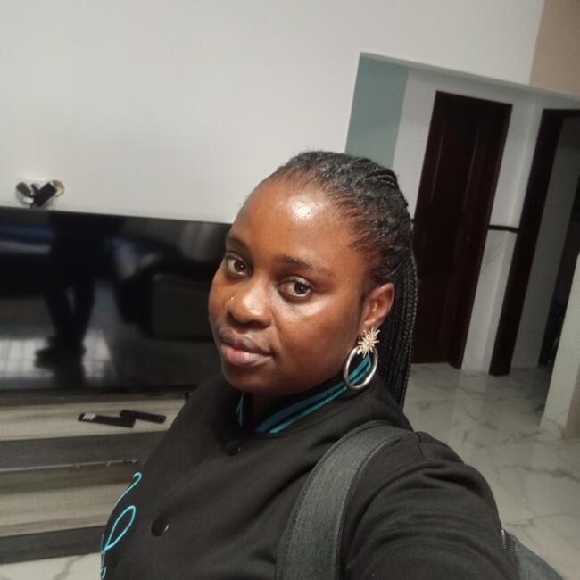 Babysitter em Montijo: Kareemat Motunrayo