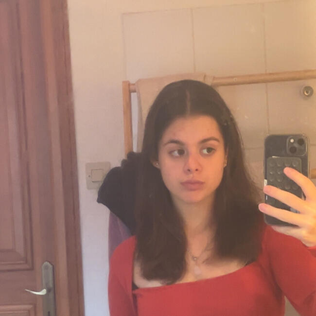 Babysitter in Dampierre-les-Bois: Erina