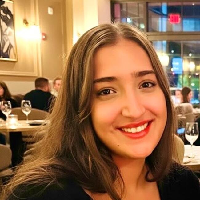 جليسة أطفال في رباط: Hiba