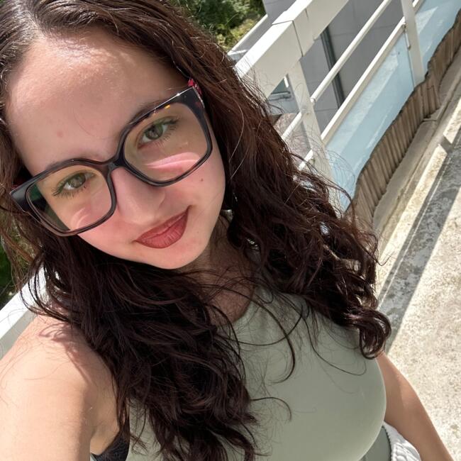 Baby-sitter in Le Chesnay: Lydia