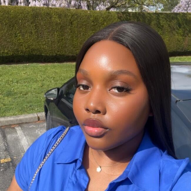 Babysitter in Surrey: Gina