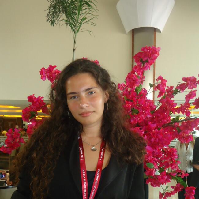Babysitter in Cabo Frio: Rebeca
