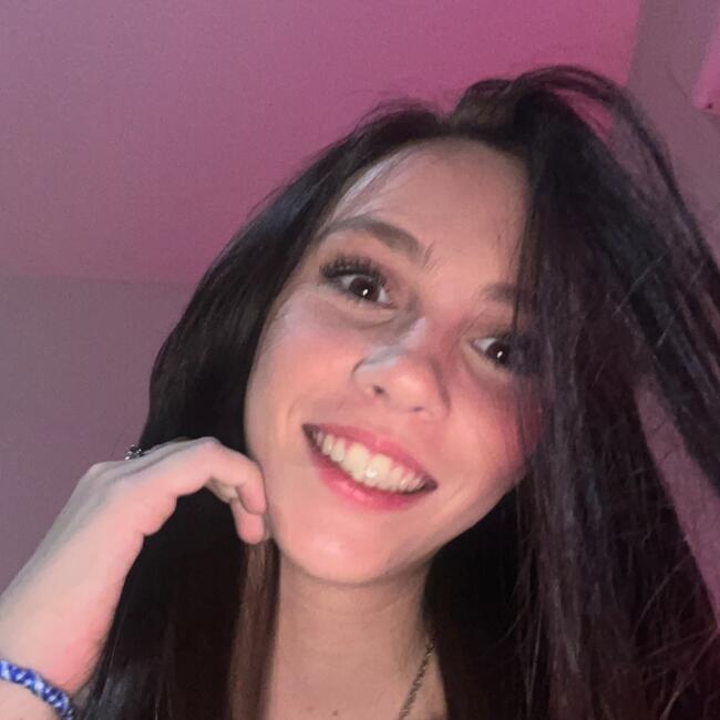 Babysitter in Sainte-Eulalie: Sarah