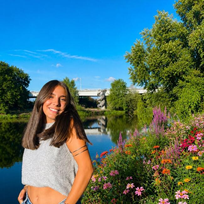 Babysitter in Pont-de-l'Arche: Zoé