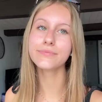 Babysitter Saint-Pourçain-sur-Sioule: Elsa