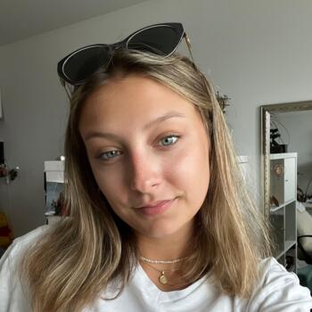 Babysitter in Seekirchen am Wallersee: Laura