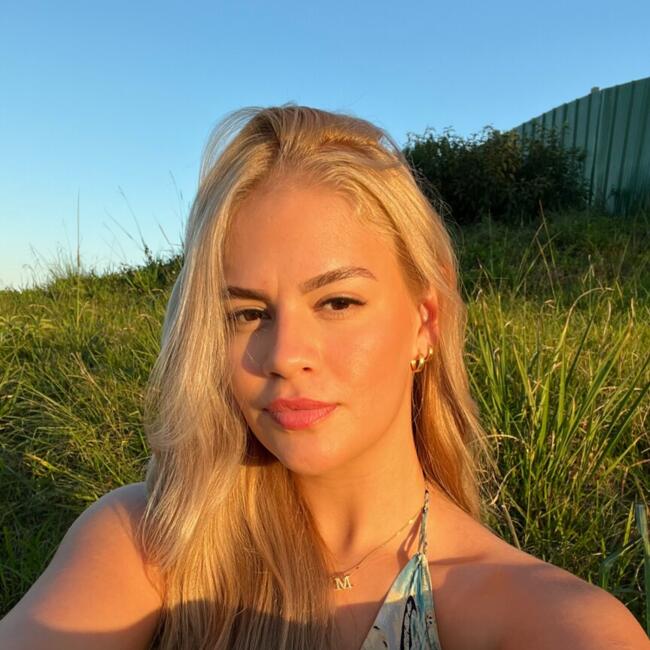 Babysitter in Itapema: Monallisa