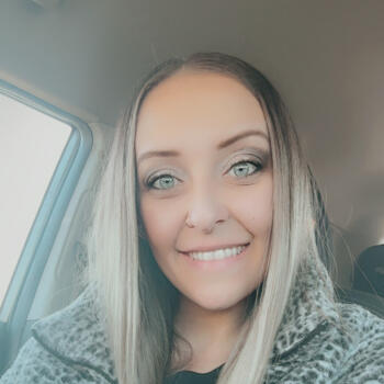 Babysitting job in Crystal Lake: babysitting job Dominique