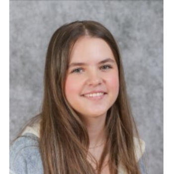 Babysitter in La Ville-du-Bois: Eva