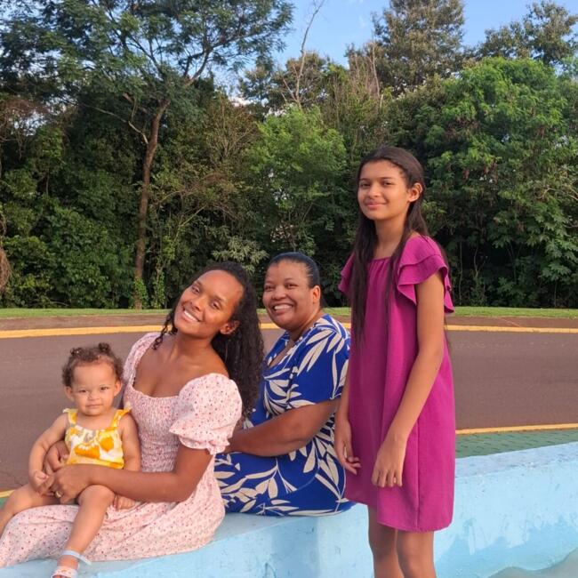 Emprego de babá em Toledo: Joicy