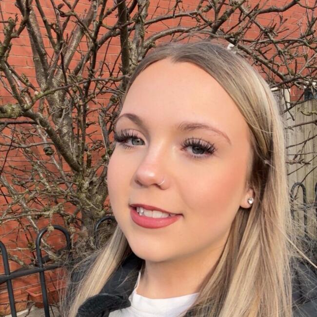 Babysitter in Oldham: Freya