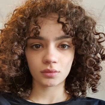 Babysitter in Paris: Mina