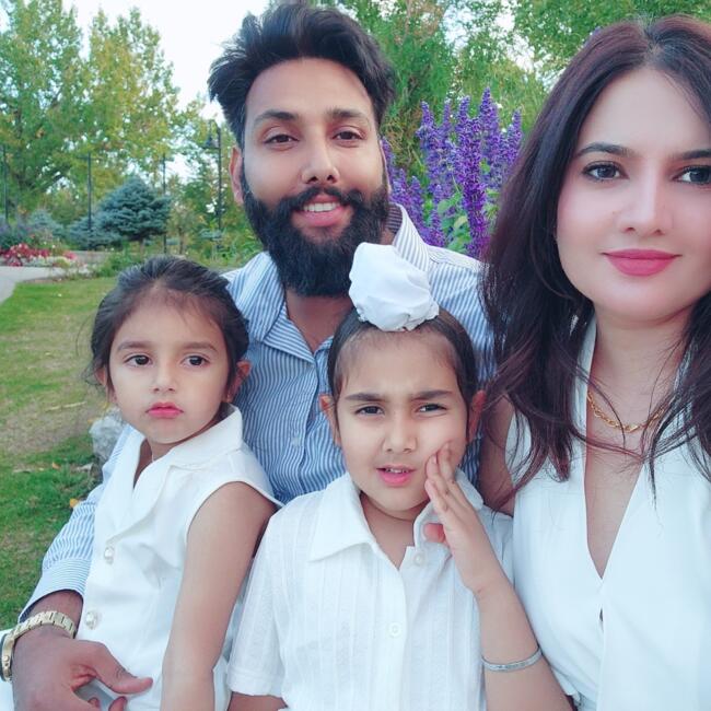 Job de garde d'enfants à Calgary: Iqbal