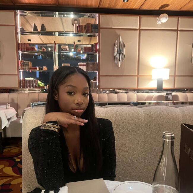 Babysitter in Cannes: Allyssa