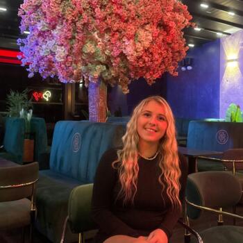 Babysitter in Kettering: Emma