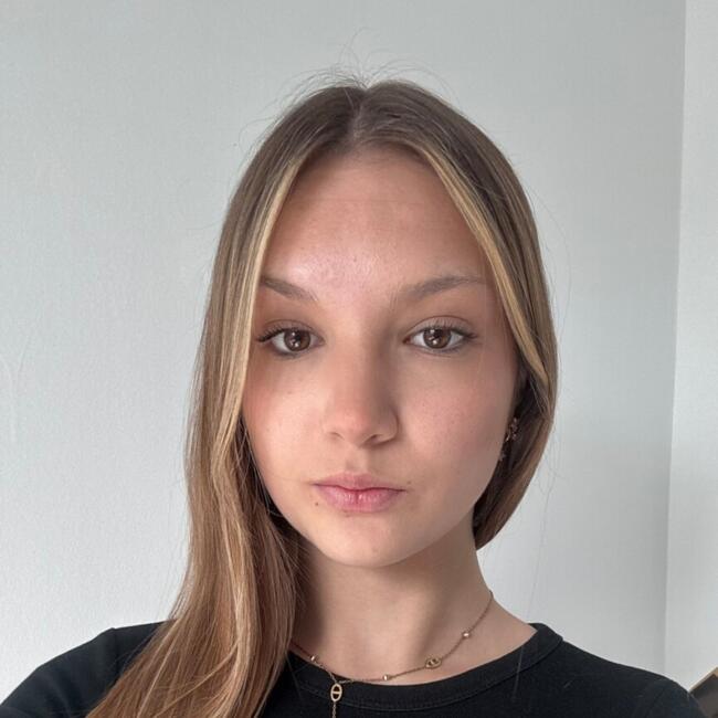 Babysitter in Boissy-sous-Saint-Yon: Elyana